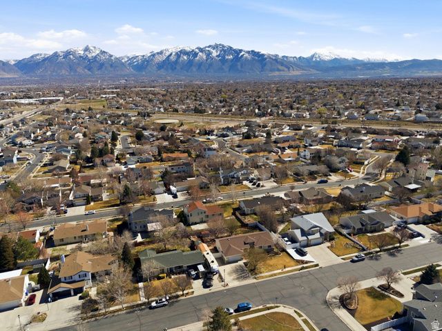 9107 S GRANADA HILLS DR, West Jordan, UT 84088