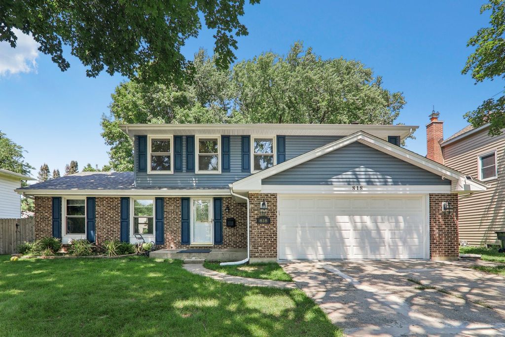 818 W Golf Road, Libertyville, IL 60048