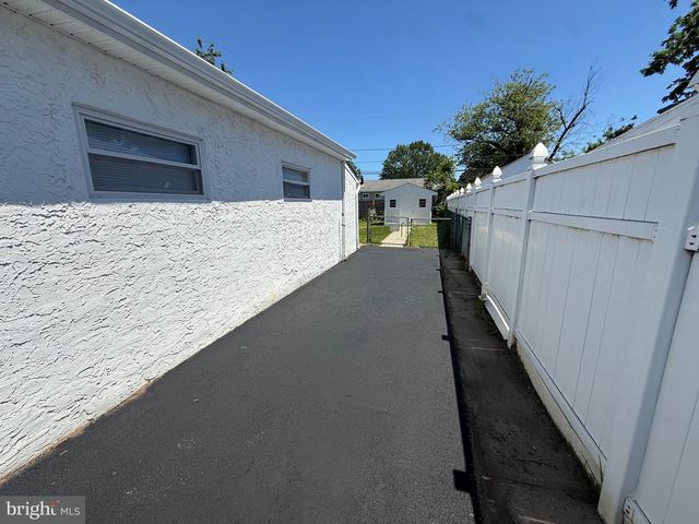 147 HALCYON DR, New Castle, DE 19720