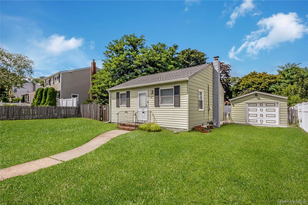 297 16th Street, West Babylon, NY 11704 — exterior