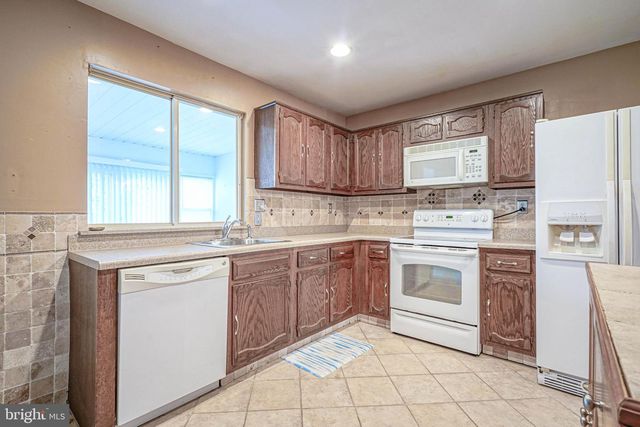 987 WESTMINSTER DR N, Southampton, NJ 08088
