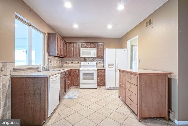 987 WESTMINSTER DR N, Southampton, NJ 08088
