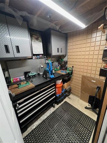 1857 Praun Lane, Kansas City, KS 66102