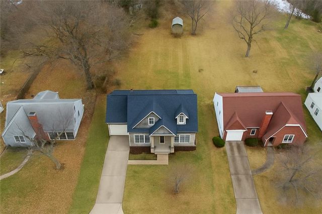 1857 Praun Lane, Kansas City, KS 66102