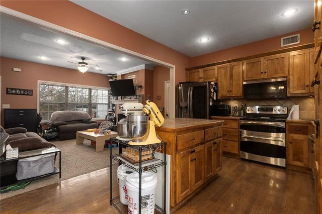 1857 Praun Lane, Kansas City, KS 66102