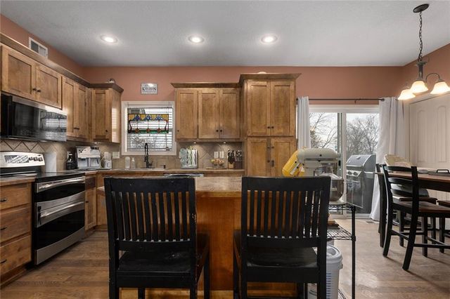 1857 Praun Lane, Kansas City, KS 66102