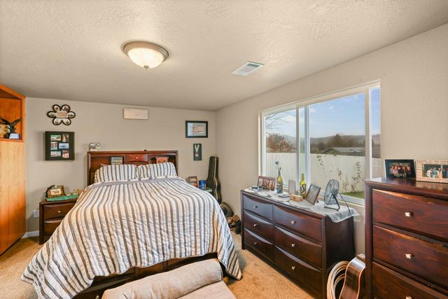 438 Westminster Drive, Eagle Point, OR 97524