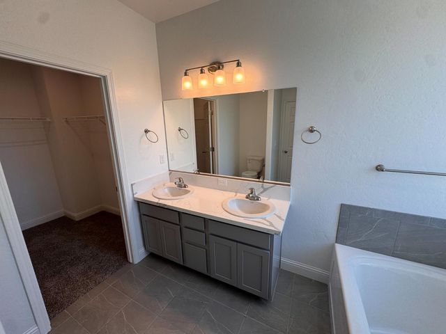 412 W Escalon Avenue, Clovis, CA 93612