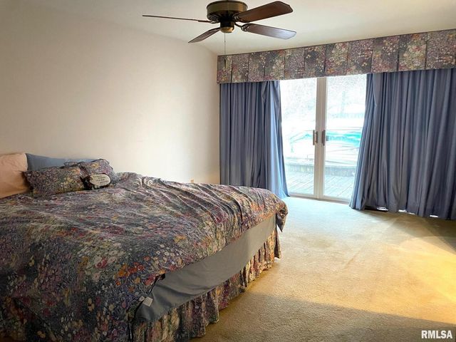 7 PINEWOOD Drive, Carbondale, IL 62901