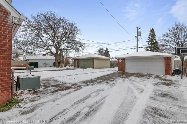 2343 17th Street, Wyandotte, MI 48192