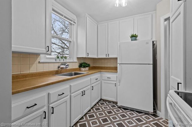 2343 17th Street, Wyandotte, MI 48192