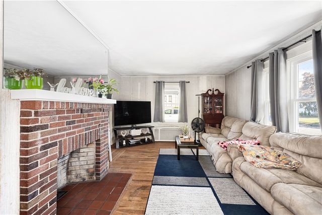 153 Lyndon Road, Cranston, RI 02905