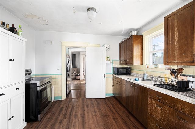 153 Lyndon Road, Cranston, RI 02905