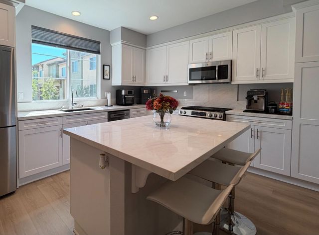 641 Savi Drive 104, Corona, CA 92878