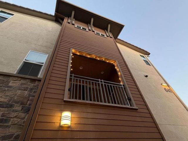 641 Savi Drive 104, Corona, CA 92878