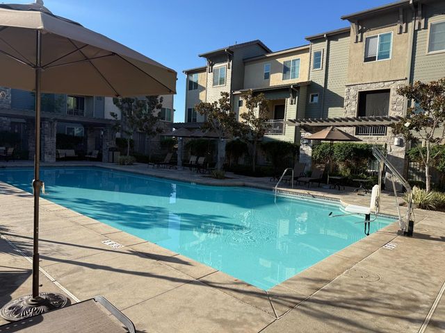 641 Savi Drive 104, Corona, CA 92878