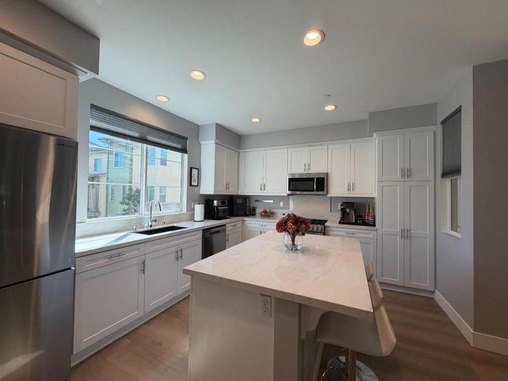 641 Savi Drive 104, Corona, CA 92878