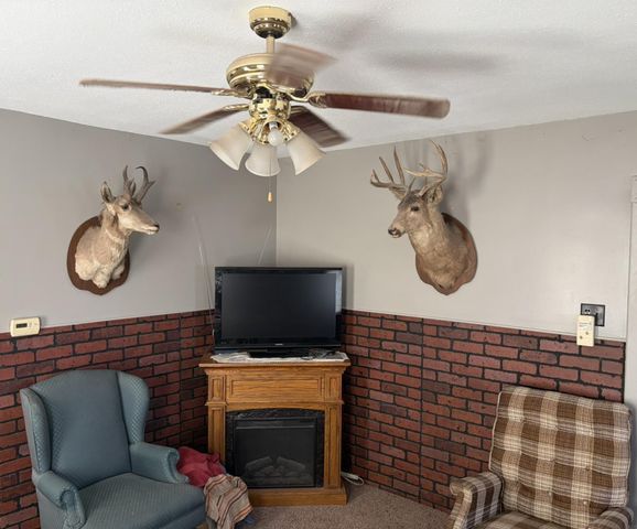 402 Douglas Avenue, Ackley, IA 50601