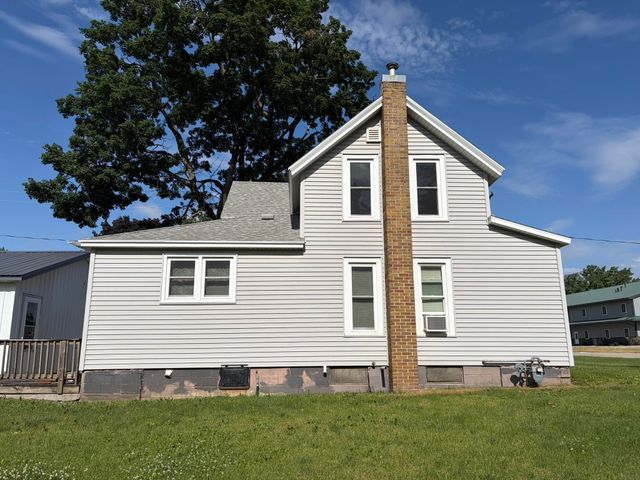 402 Douglas Avenue, Ackley, IA 50601