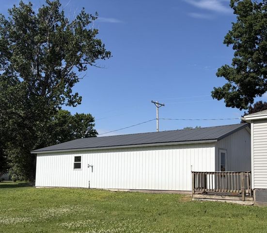 402 Douglas Avenue, Ackley, IA 50601