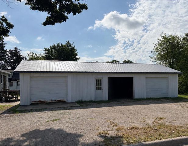 402 Douglas Avenue, Ackley, IA 50601