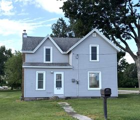402 Douglas Avenue, Ackley, IA 50601