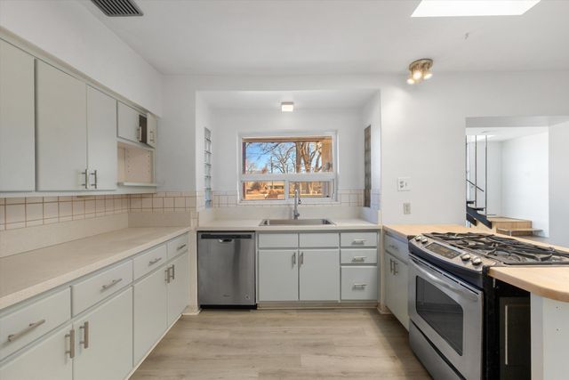 912 Hermosa Drive NE, Albuquerque, NM 87110