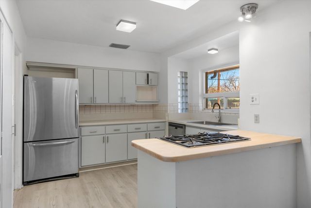 912 Hermosa Drive NE, Albuquerque, NM 87110