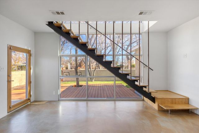 912 Hermosa Drive NE, Albuquerque, NM 87110