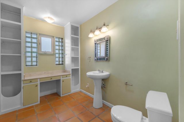 912 Hermosa Drive NE, Albuquerque, NM 87110