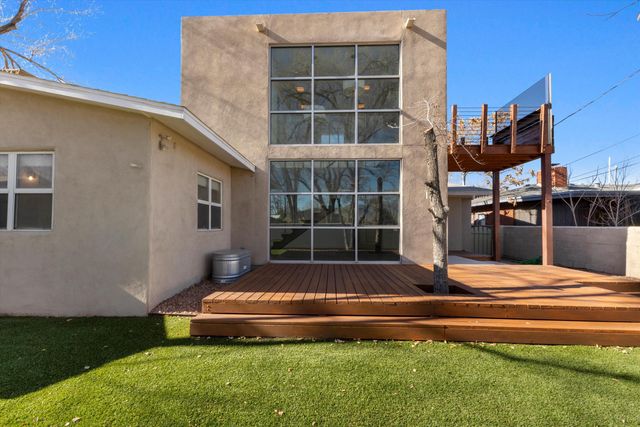 912 Hermosa Drive NE, Albuquerque, NM 87110