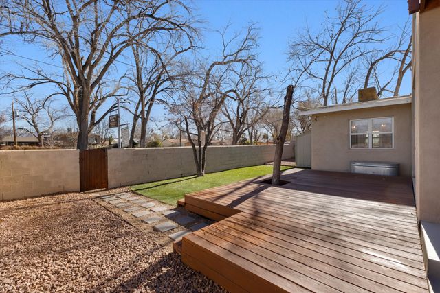 912 Hermosa Drive NE, Albuquerque, NM 87110