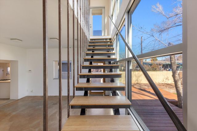 912 Hermosa Drive NE, Albuquerque, NM 87110