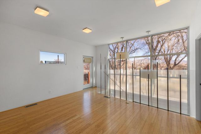 912 Hermosa Drive NE, Albuquerque, NM 87110