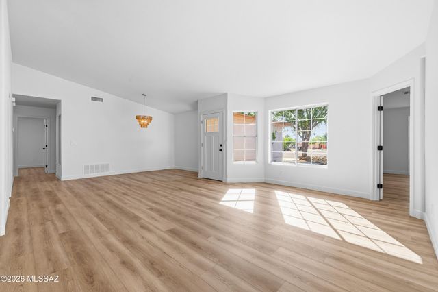 9810 E Stonehaven Way, Tucson, AZ 85747