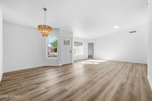 9810 E Stonehaven Way, Tucson, AZ 85747