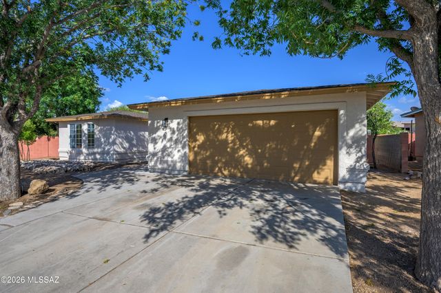9810 E Stonehaven Way, Tucson, AZ 85747