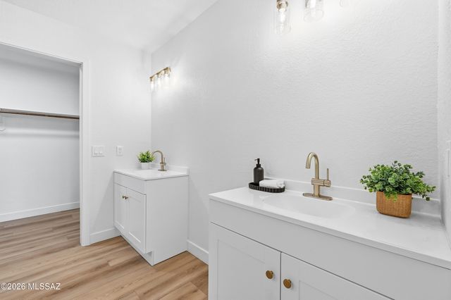 9810 E Stonehaven Way, Tucson, AZ 85747