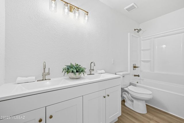 9810 E Stonehaven Way, Tucson, AZ 85747