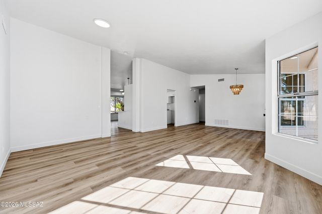 9810 E Stonehaven Way, Tucson, AZ 85747