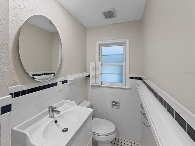 1010 VIRGINIA DRIVE, Sarasota, FL 34234