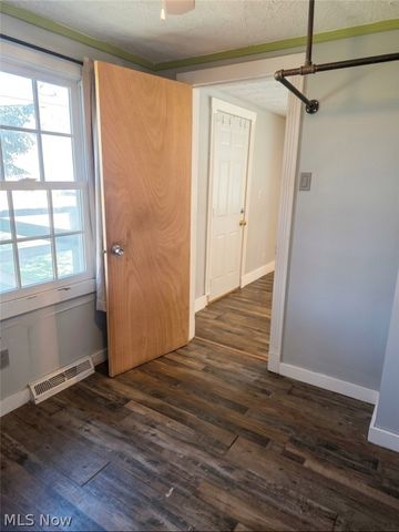 234 Oakwood Street, Elyria, OH 44035