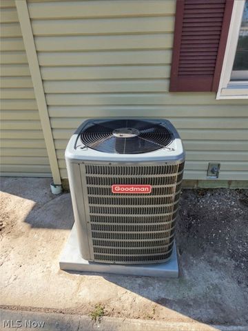 234 Oakwood Street, Elyria, OH 44035