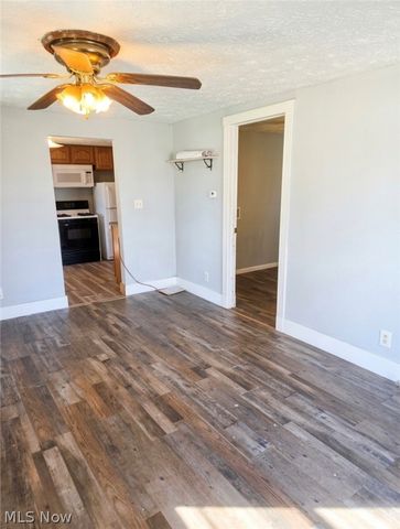 234 Oakwood Street, Elyria, OH 44035