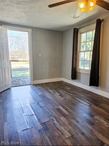 234 Oakwood Street, Elyria, OH 44035