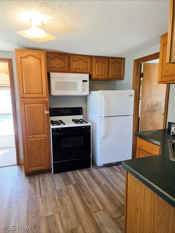 234 Oakwood Street, Elyria, OH 44035