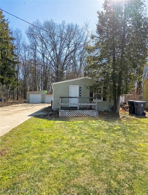 234 Oakwood Street, Elyria, OH 44035