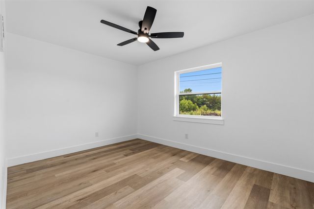 518 N M L King Jr Boulevard, Grand Prairie, TX 75050