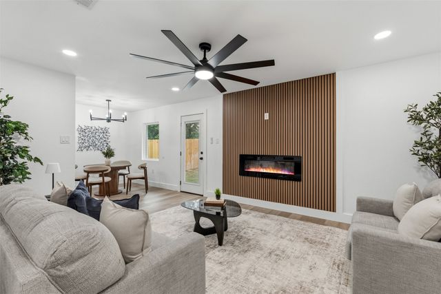 518 N M L King Jr Boulevard, Grand Prairie, TX 75050