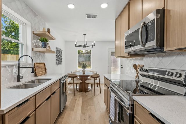 518 N M L King Jr Boulevard, Grand Prairie, TX 75050
